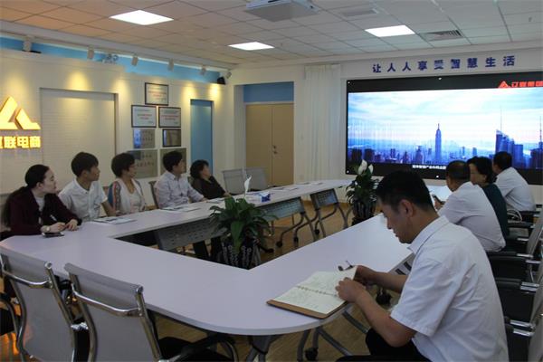 与会辅导座谈互换1.jpg 与会辅导座谈互换1.jpg