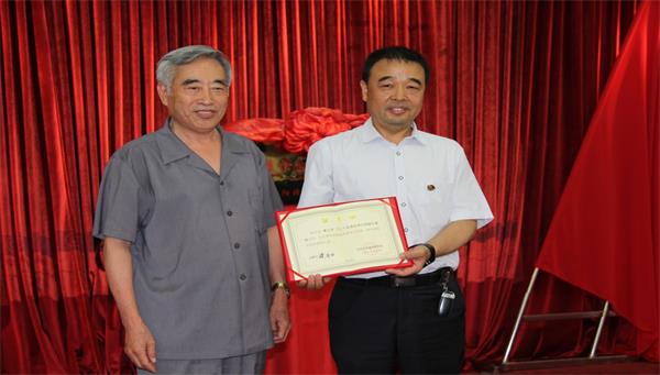 贺茂之院长为曹玉学董事长宣告录用书.jpg 贺茂之院长为曹玉学董事长宣告录用书.jpg