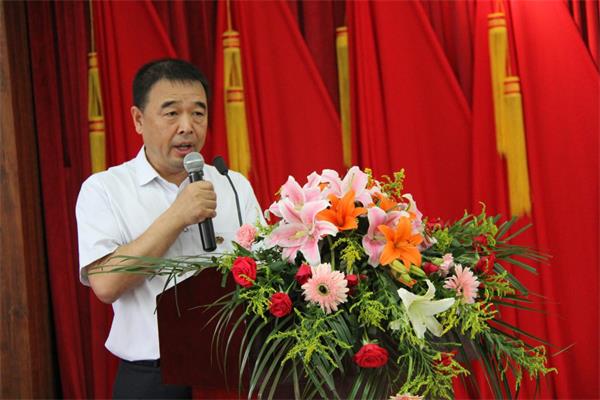 曹玉学董事长主持会议.jpg 曹玉学董事长主持会议.jpg