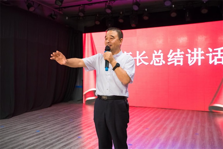 董事长讲话.jpg 董事长讲话.jpg