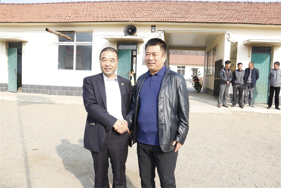 与镇辅导亲昵沟通.JPG 与镇辅导亲昵沟通.JPG