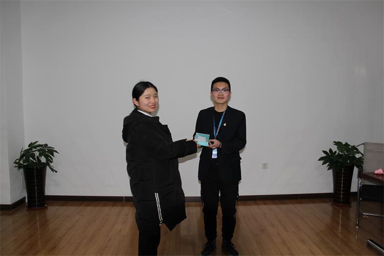 幼我魅力奖获得者刘明及颁奖人.jpg 幼我魅力奖获得者刘明及颁奖人.jpg