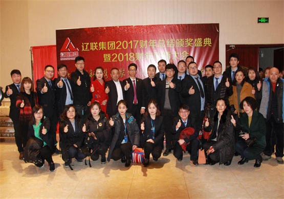 税控公司与董事长及夫人合影.jpg 税控公司与董事长及夫人合影.jpg