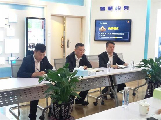 在集团多职能厅座谈.jpg 在集团多职能厅座谈.jpg