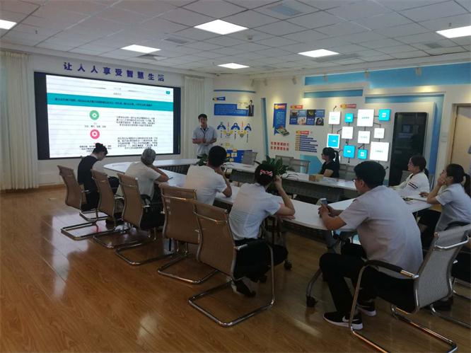讲师和企衣废板之间的互动环节.jpg 讲师和企衣废板之间的互动环节.jpg