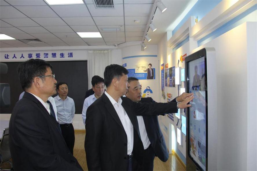 市长王一兵光临SA视讯电商领导.jpg 市长王一兵光临SA视讯电商领导.jpg
