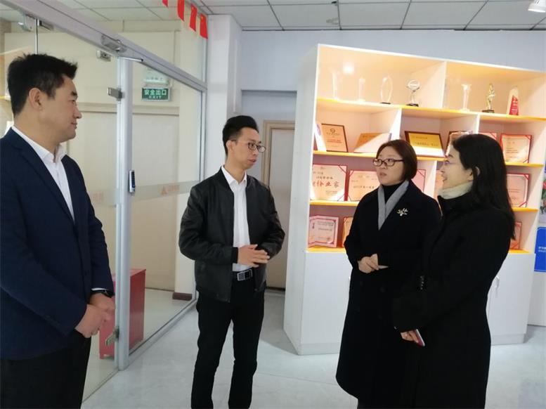 辽阳市妇联主席郑顶峰光临SA视讯信息调查调研