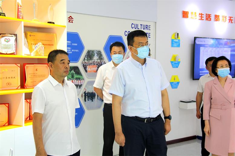 副省长高涛光临SA视讯信息视察调研2.jpg 副省长高涛光临SA视讯信息视察调研2.jpg