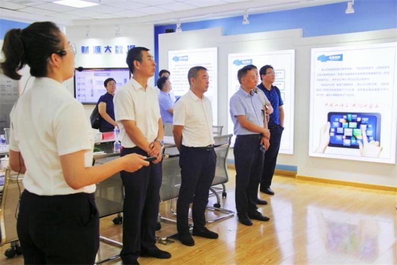 辽宁省工信厅副厅长丁广军光临SA视讯集团调研领导3.jpg 辽宁省工信厅副厅长丁广军光临SA视讯集团调研领导3.jpg