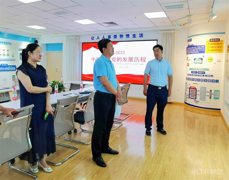 白塔区委常委、组织部长黄永才光临SA视讯信息调研领导3.jpg 白塔区委常委、组织部长黄永才光临SA视讯信息调研领导3.jpg